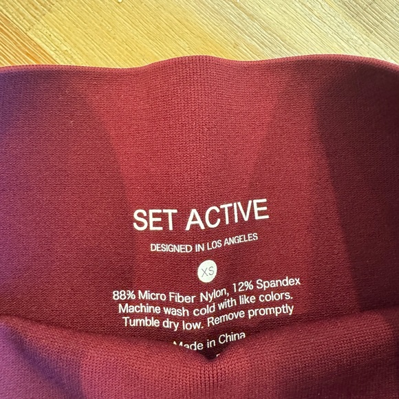 SET ACTIVE Burgundy Sports Bra and Leggings - Picture 4 of 5